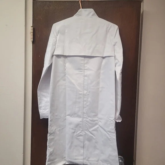 FIGS Lab Coat - Picture 8 of 15